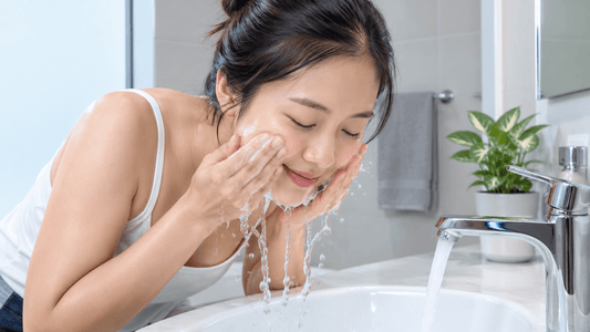 5 Best Face Washes for Dry Skin: How to Choose the Right Cleanser