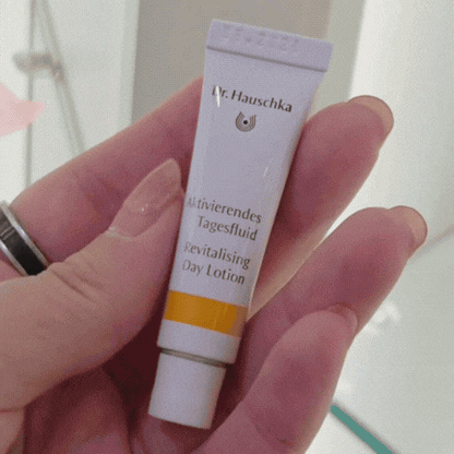 Lightweight moisturiser for dry skin Singapore
